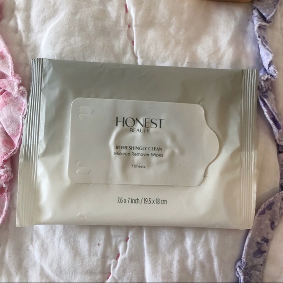 Makeup And Skincare Gift Set: Multiple Brands - Picture 3 of 7